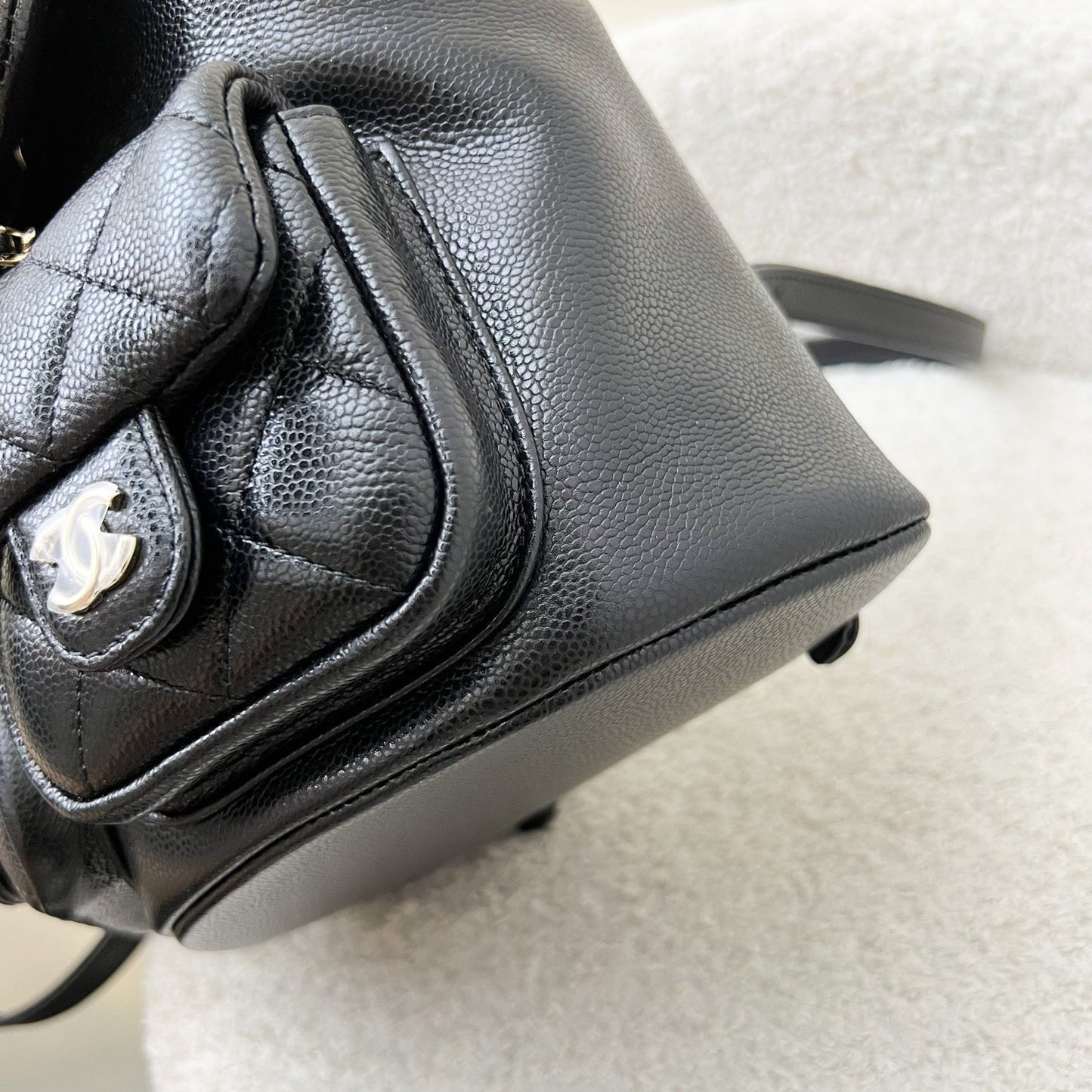 GLM-Medium Triple Backpack in 25P Black Caviar and LGHW (Model: AS3860)