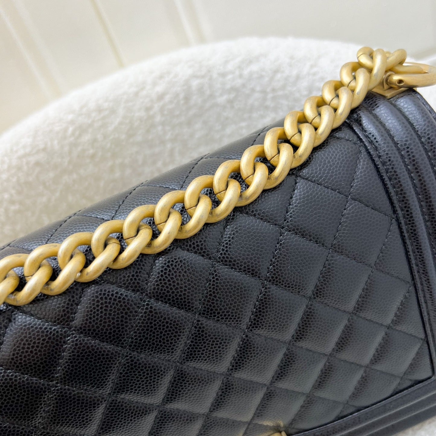GLM-Medium 25cm Boy Flap in Black Caviar and AGHW