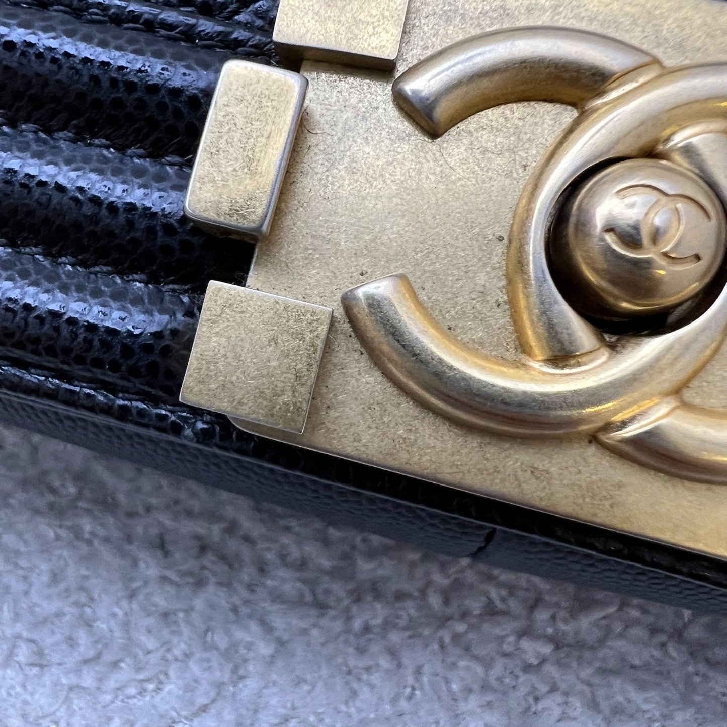 GLM-Medium 25cm Boy Flap in Black Caviar and AGHW
