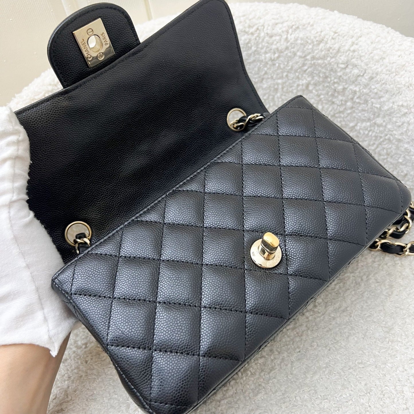 [Rare!] GLM-Classic Mini Rectangular Flap in 17C Black Caviar and GHW