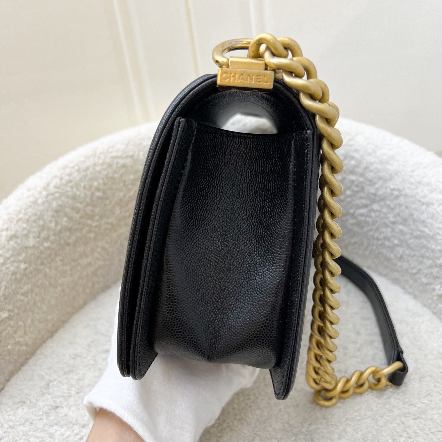 GLM-Medium 25cm Boy Flap in Black Caviar and AGHW