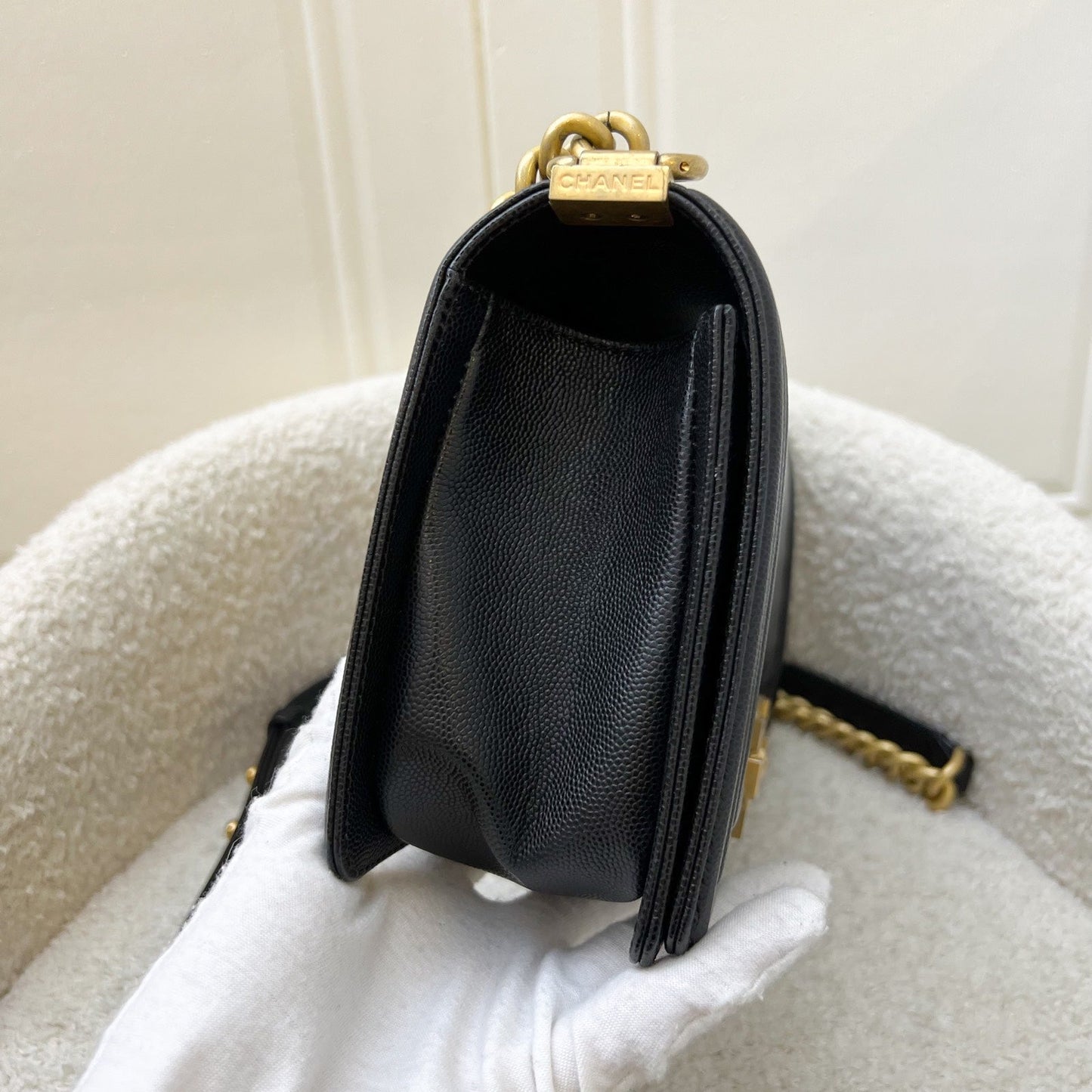 GLM-Medium 25cm Boy Flap in Black Caviar and AGHW