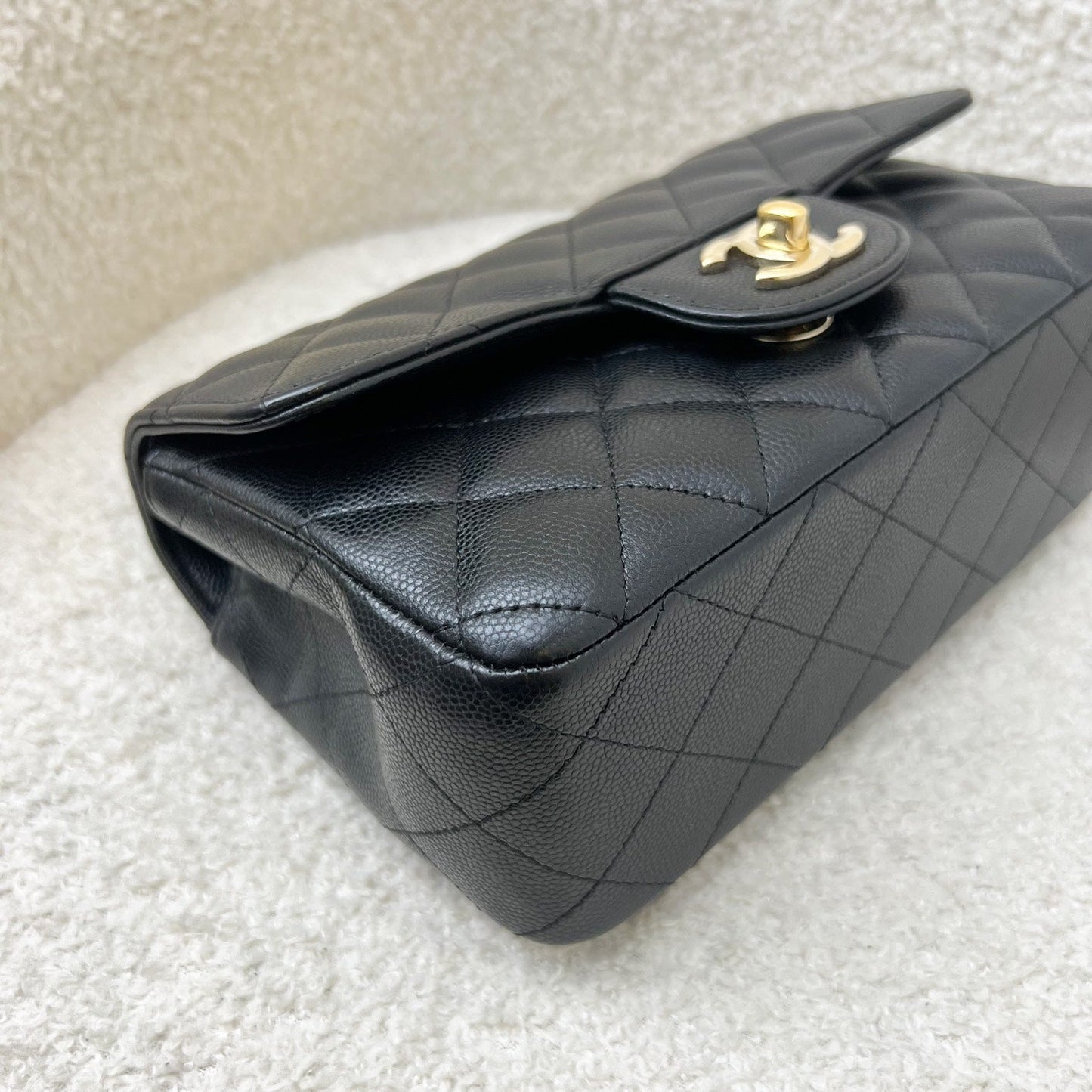 [Rare!] GLM-Classic Mini Rectangular Flap in 17C Black Caviar and GHW