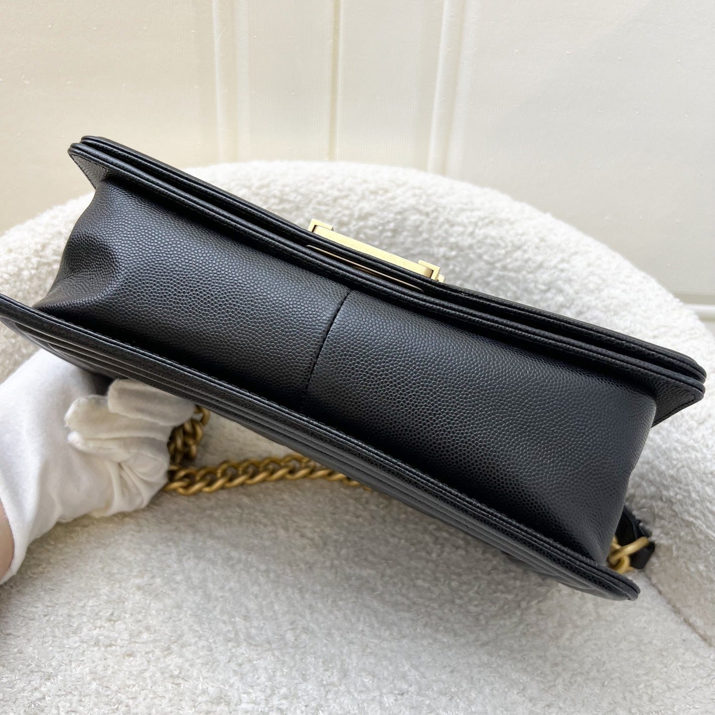 GLM-Medium 25cm Boy Flap in Black Caviar and AGHW