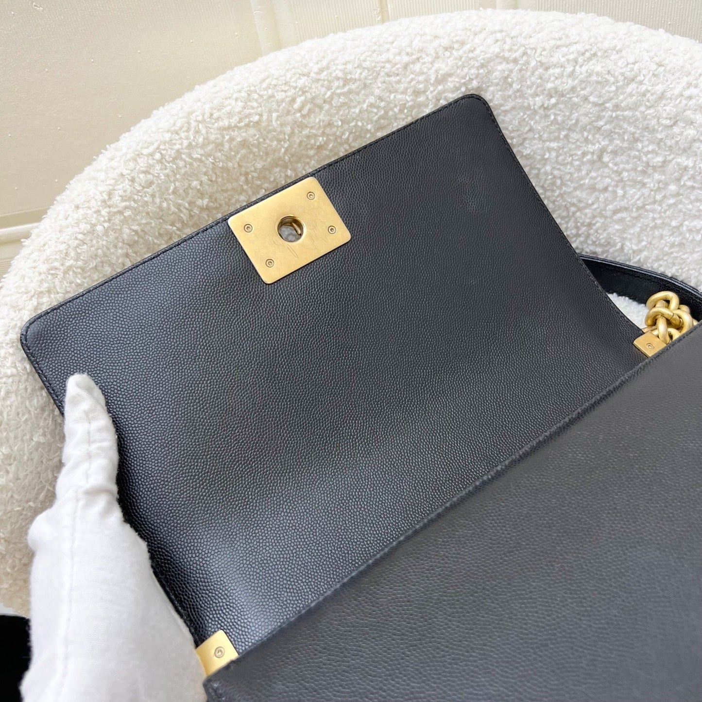 GLM-Medium 25cm Boy Flap in Black Caviar and AGHW