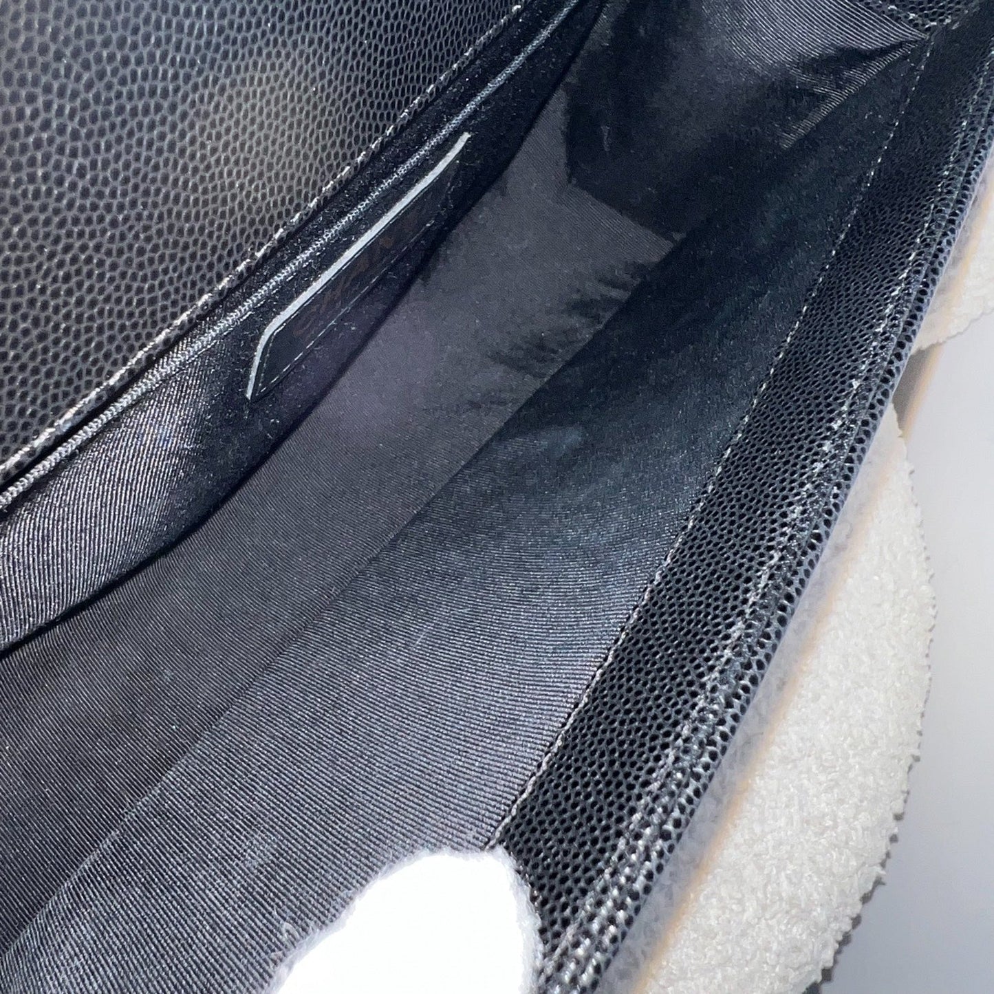 GLM-Medium 25cm Boy Flap in Black Caviar and AGHW