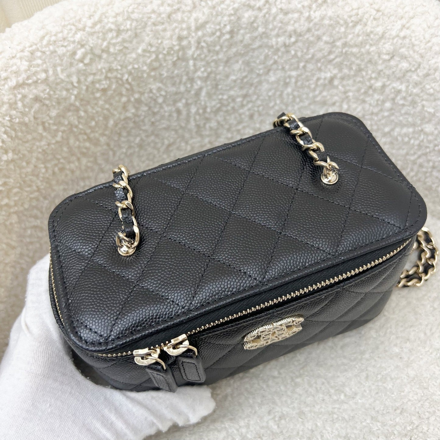 GLM-25P Crystals Logo Vanity in Black Caviar and LGHW
