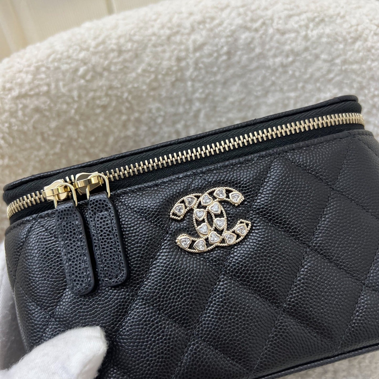 GLM-25P Crystals Logo Vanity in Black Caviar and LGHW