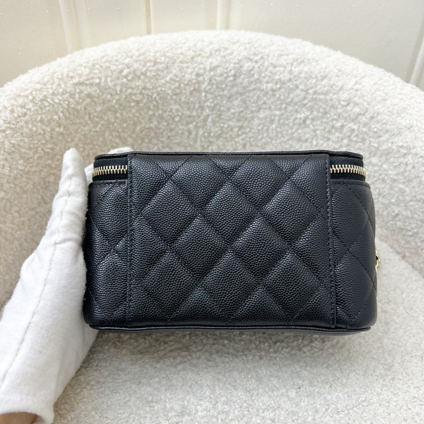 GLM-25P Crystals Logo Vanity in Black Caviar and LGHW