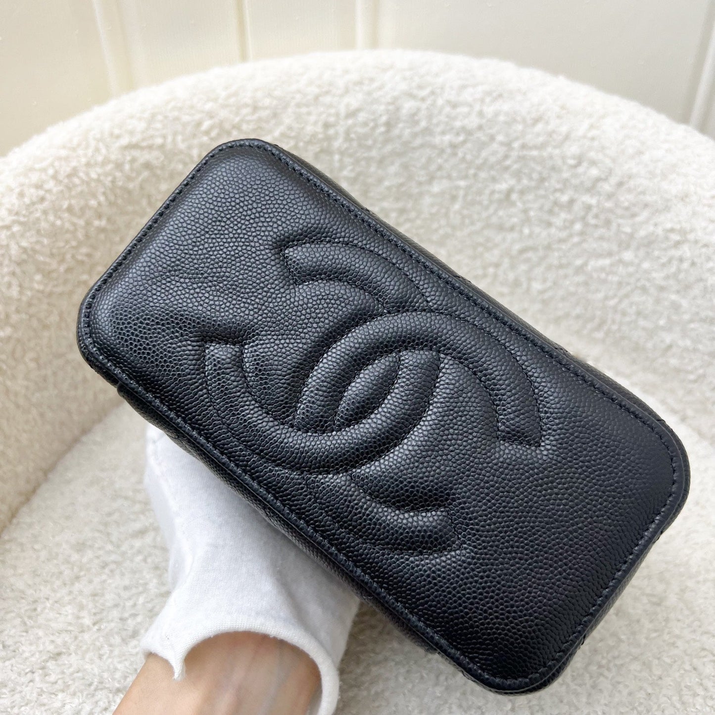 GLM-25P Crystals Logo Vanity in Black Caviar and LGHW