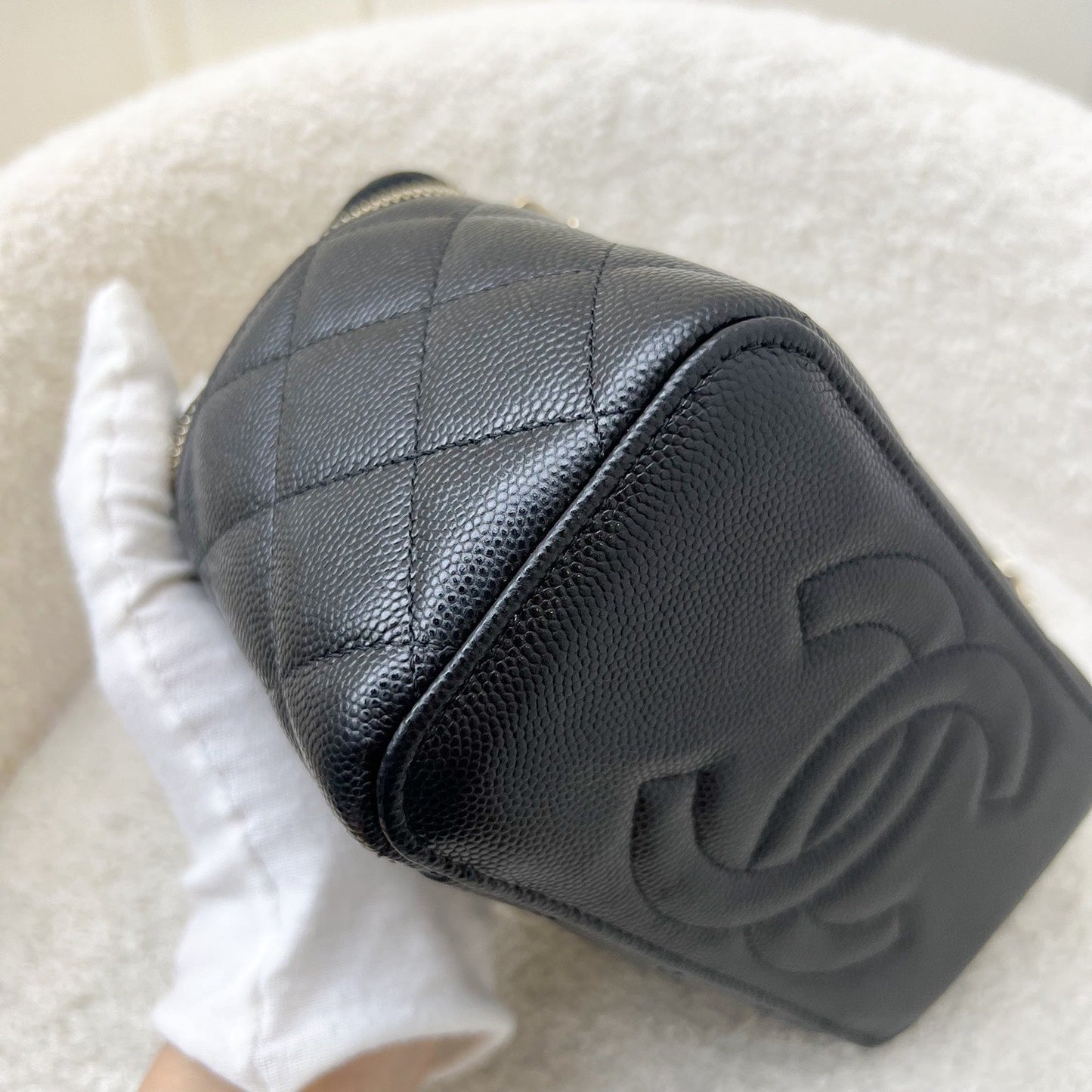 GLM-25P Crystals Logo Vanity in Black Caviar and LGHW