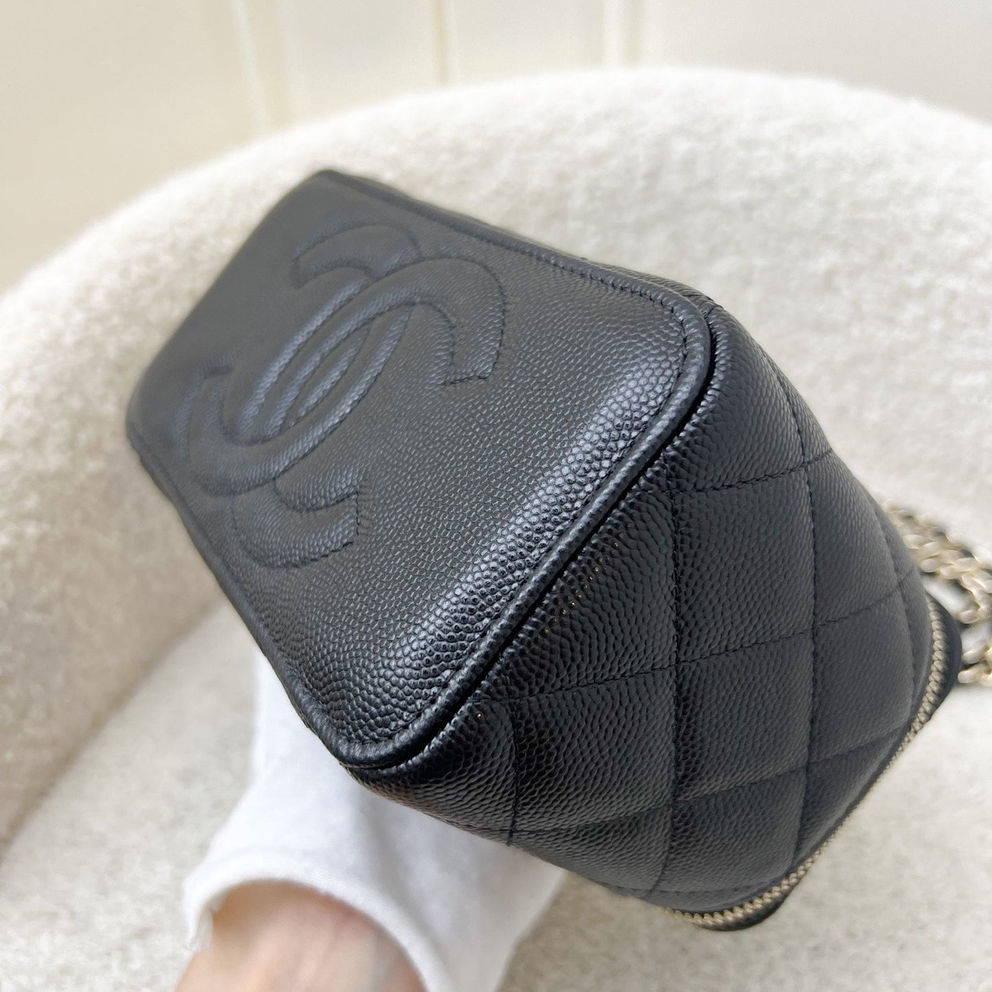 GLM-25P Crystals Logo Vanity in Black Caviar and LGHW