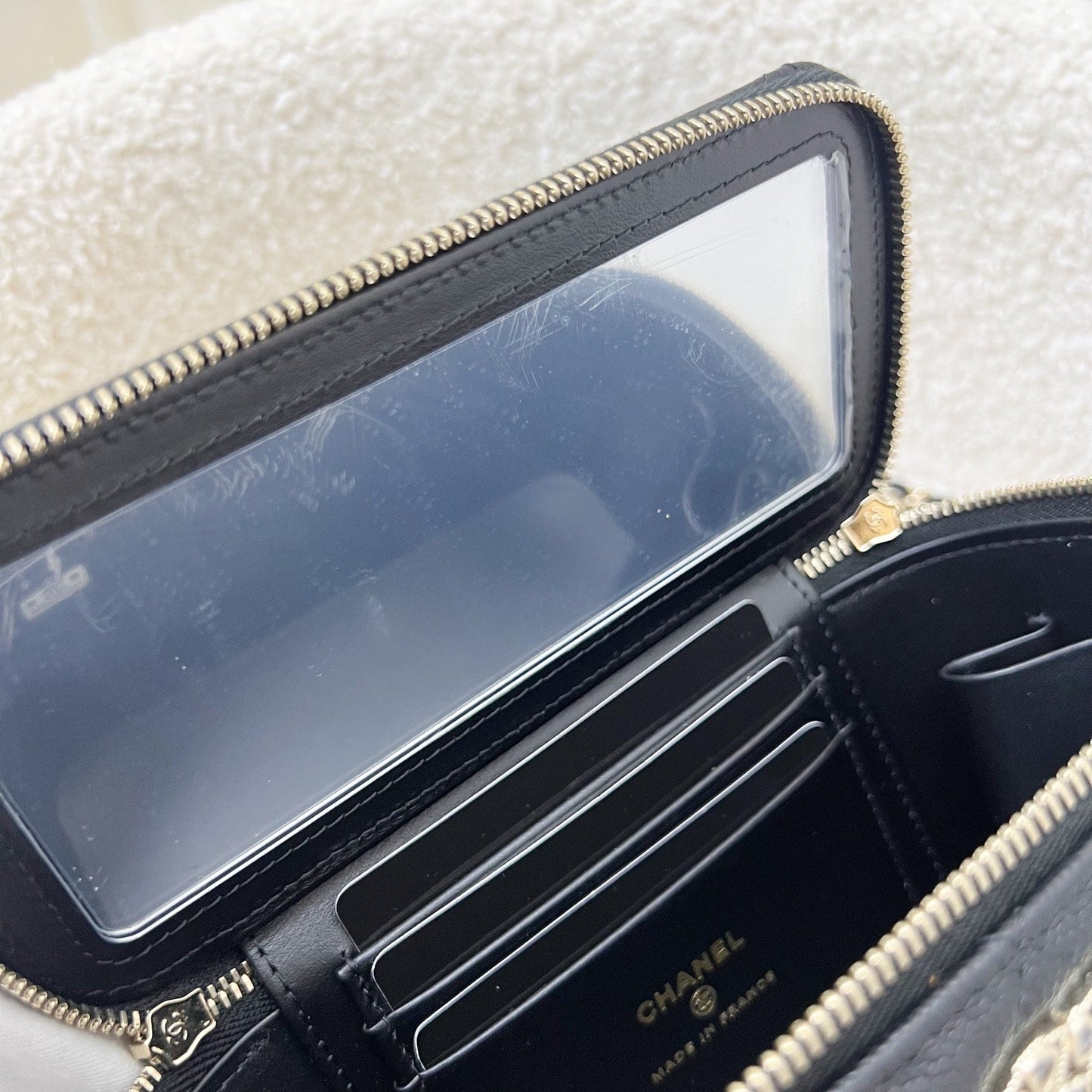 GLM-25P Crystals Logo Vanity in Black Caviar and LGHW