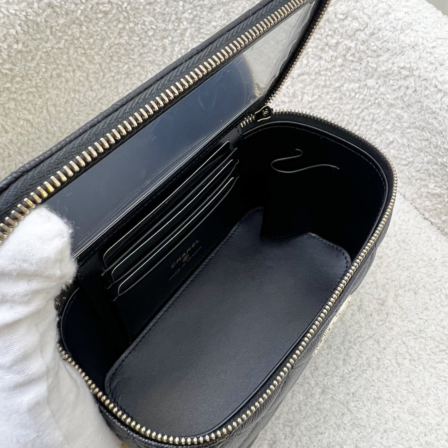 GLM-25P Crystals Logo Vanity in Black Caviar and LGHW