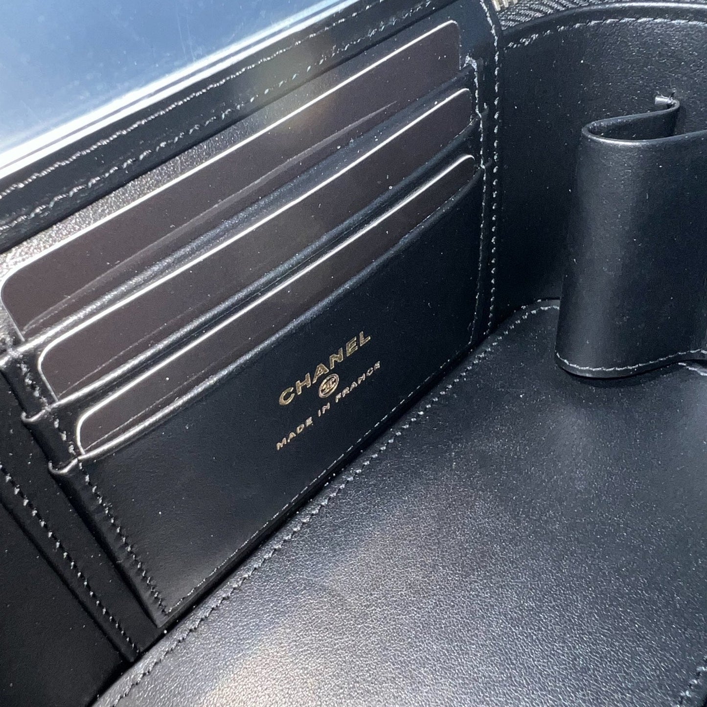 GLM-25P Crystals Logo Vanity in Black Caviar and LGHW