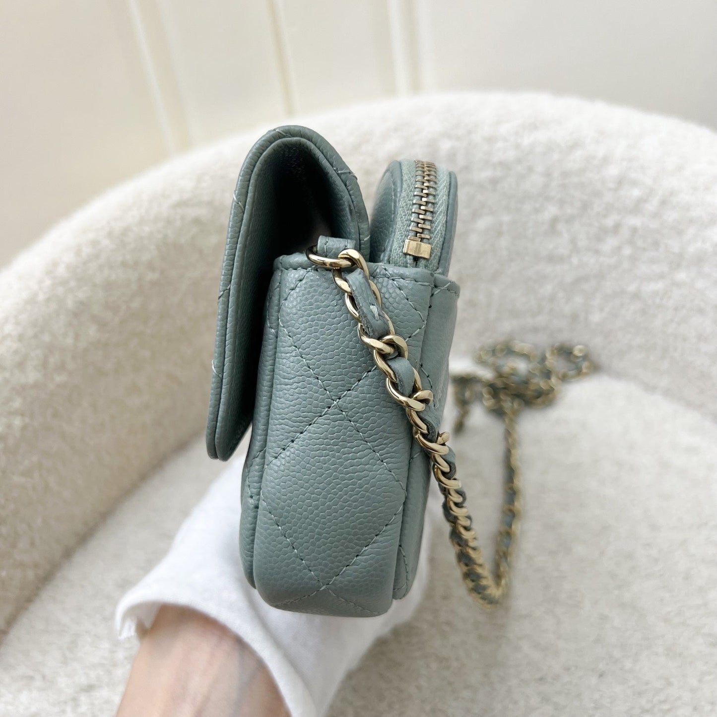 GLM-Phone Holder / Wallet On Chain in Seafoam Green Caviar and LGHW (Model: AP2096)