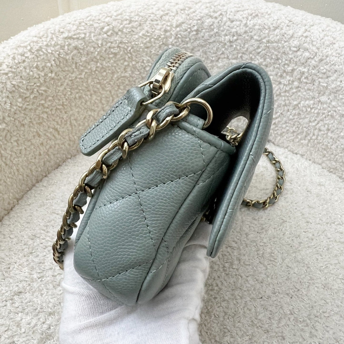 GLM-Phone Holder / Wallet On Chain in Seafoam Green Caviar and LGHW (Model: AP2096)