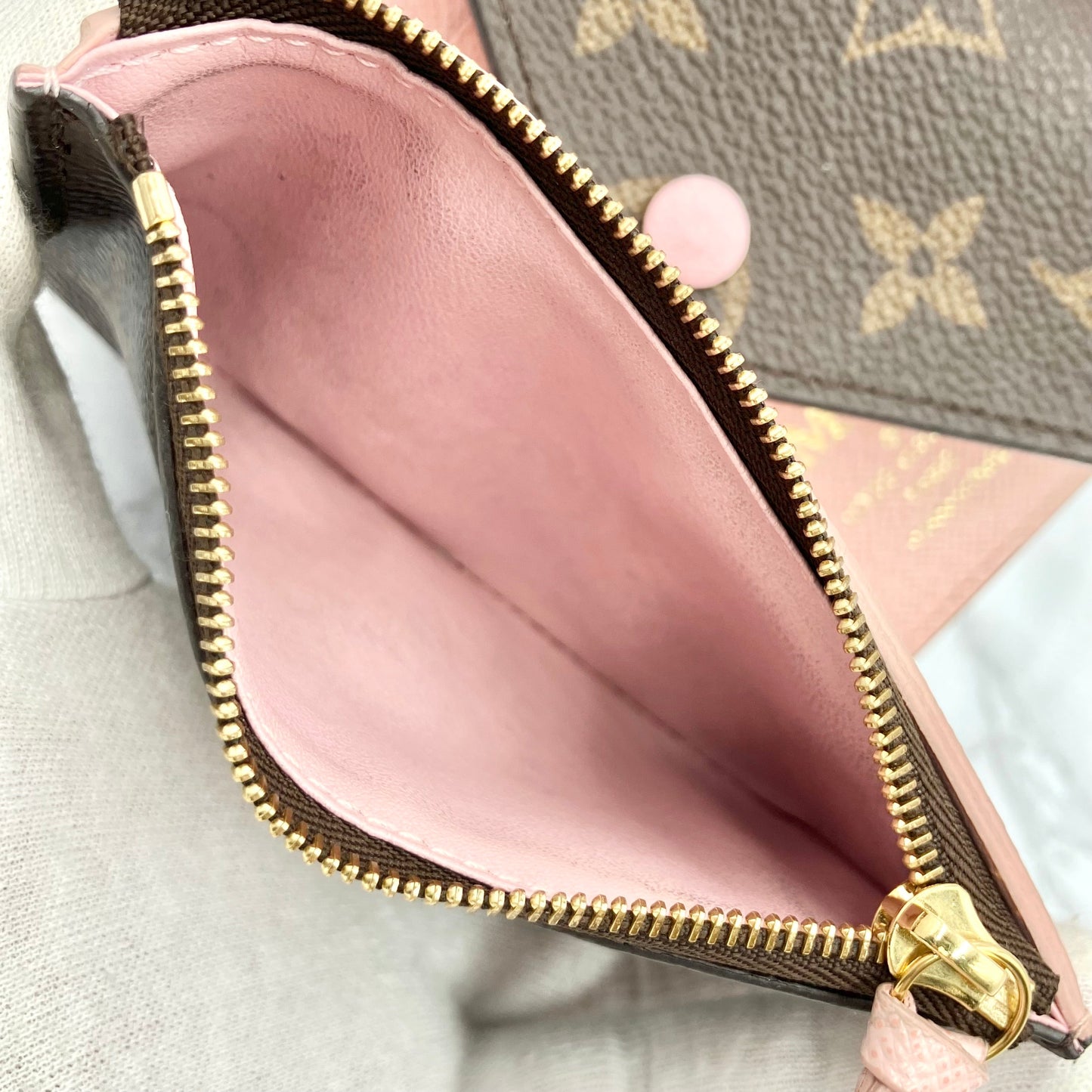 LOUIS VUITTON Monogram victorine