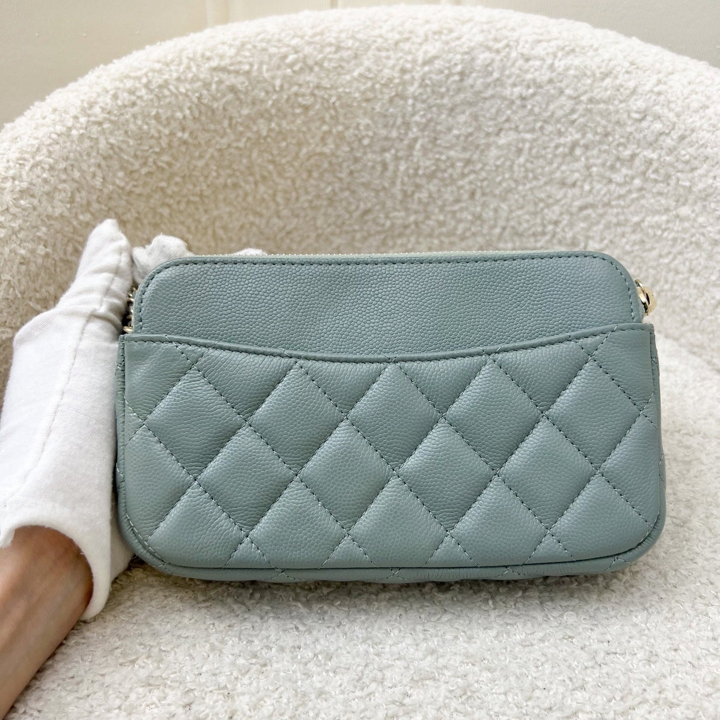 GLM-Phone Holder / Wallet On Chain in Seafoam Green Caviar and LGHW (Model: AP2096)