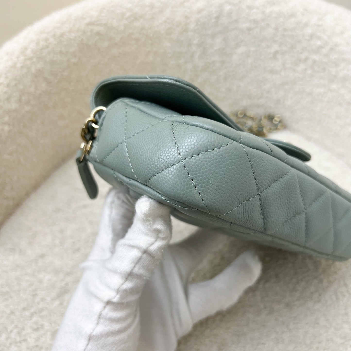 GLM-Phone Holder / Wallet On Chain in Seafoam Green Caviar and LGHW (Model: AP2096)