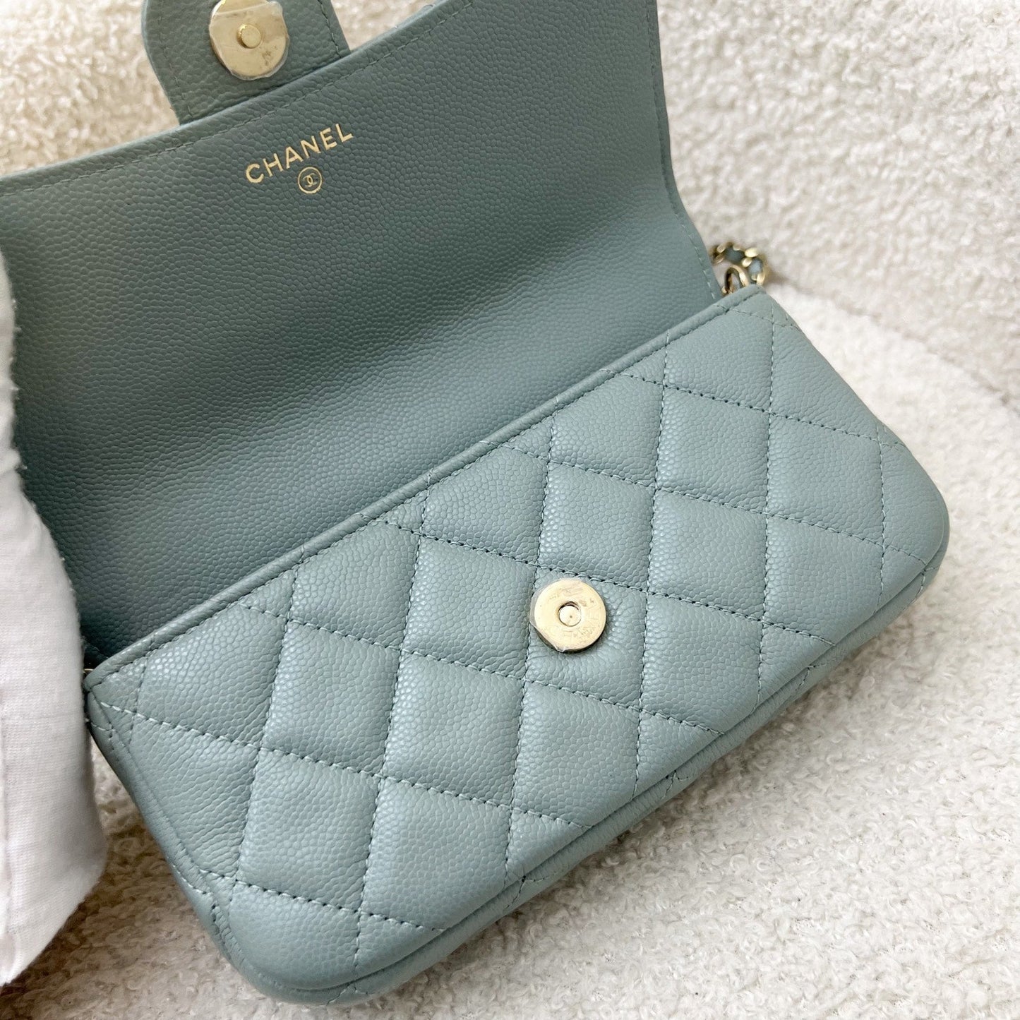GLM-Phone Holder / Wallet On Chain in Seafoam Green Caviar and LGHW (Model: AP2096)