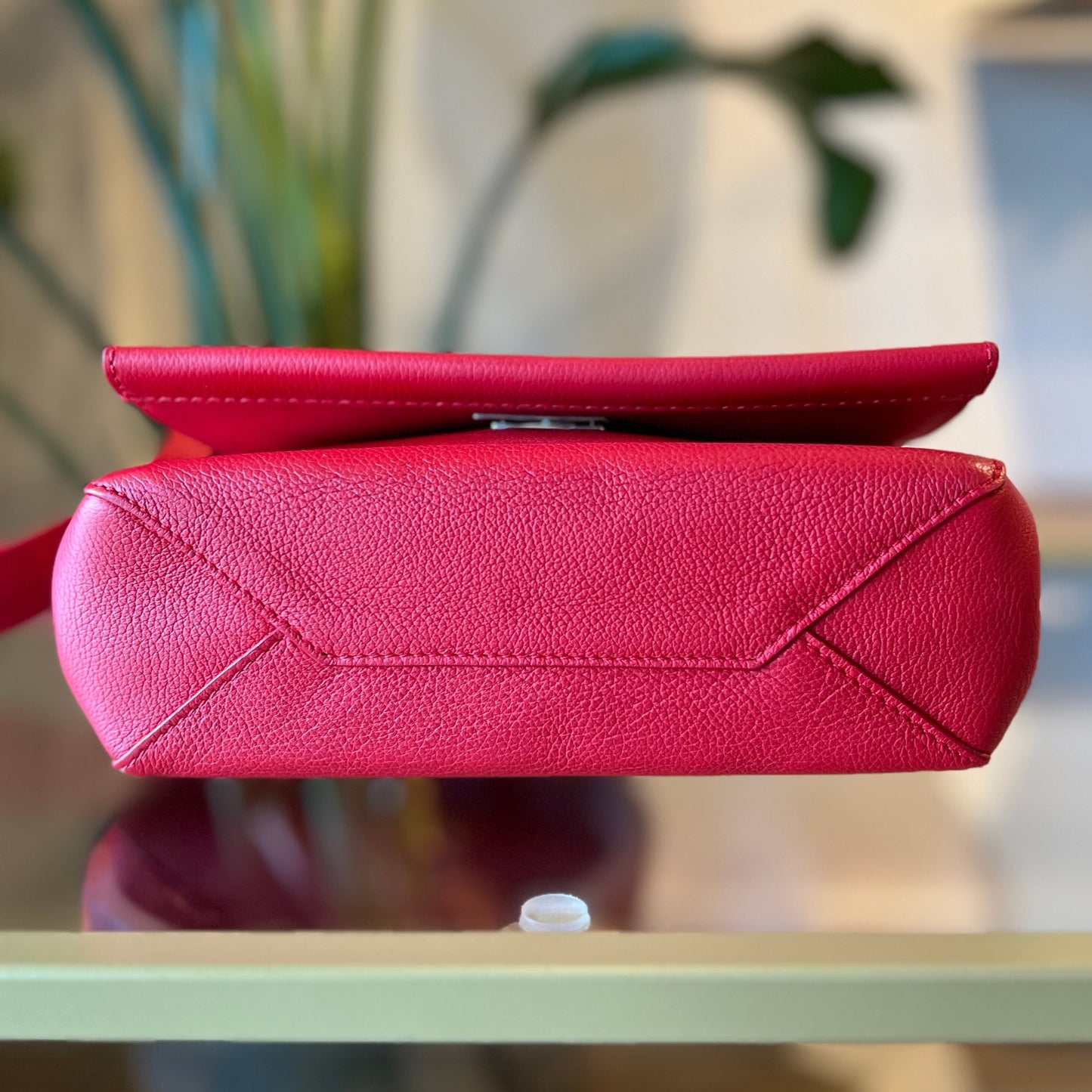 LOUIS VUITTON Lockme II BB Rubis Pebbled Leather Shoulder Bag