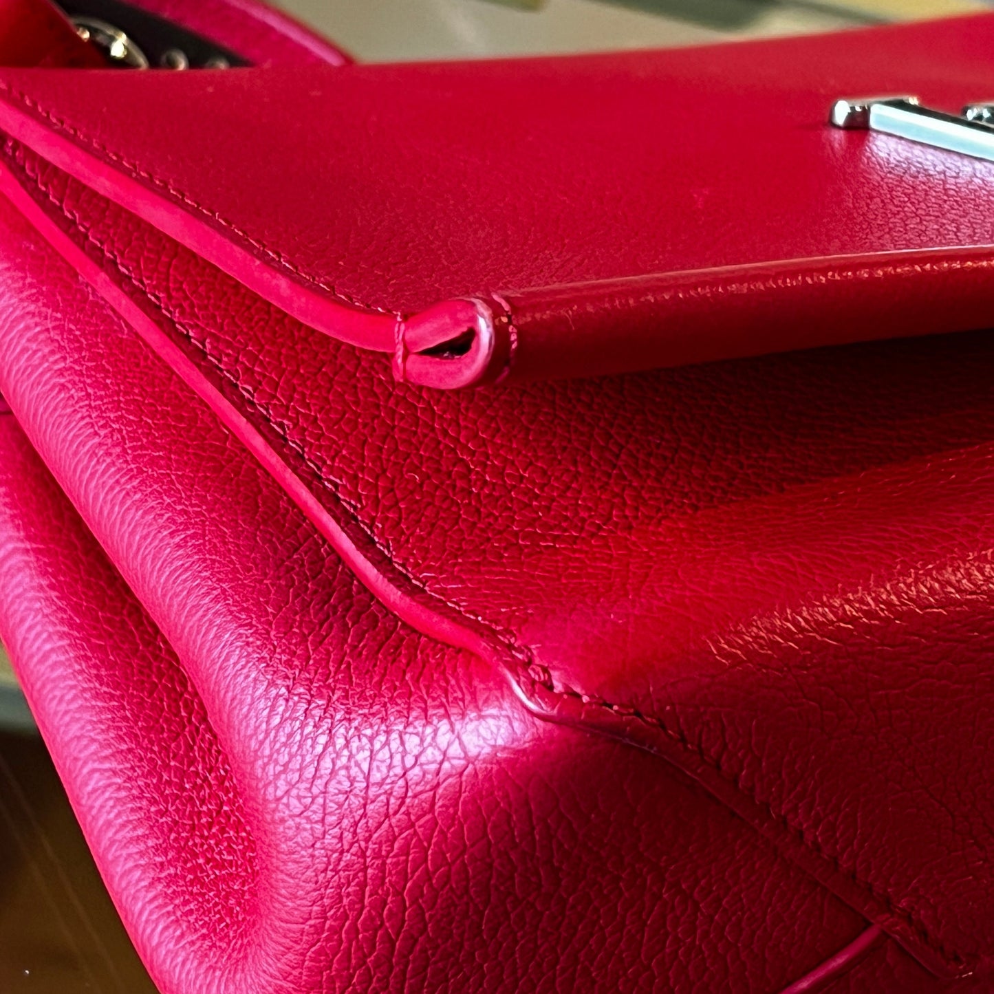 LOUIS VUITTON Lockme II BB Rubis Pebbled Leather Shoulder Bag