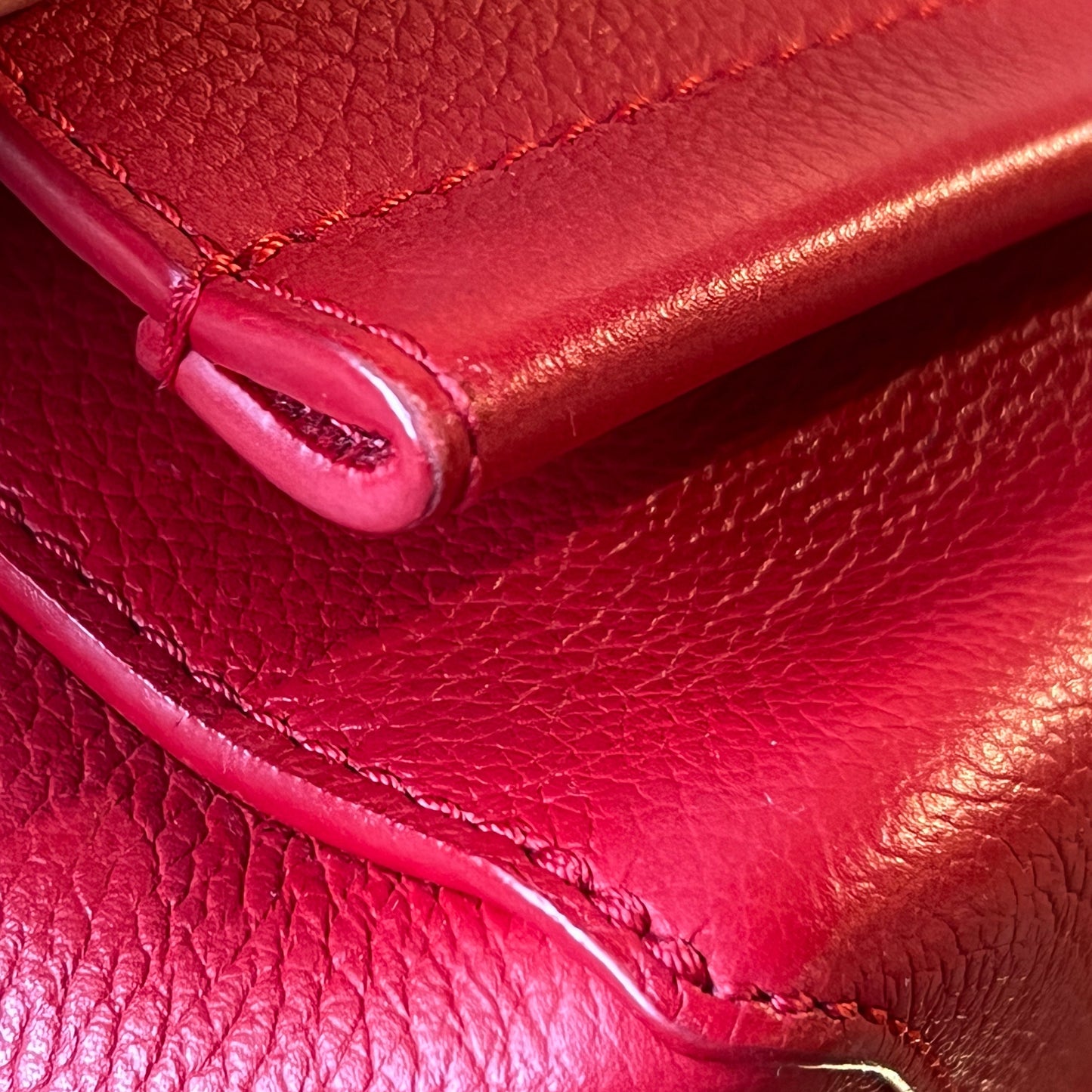 LOUIS VUITTON Lockme II BB Rubis Pebbled Leather Shoulder Bag