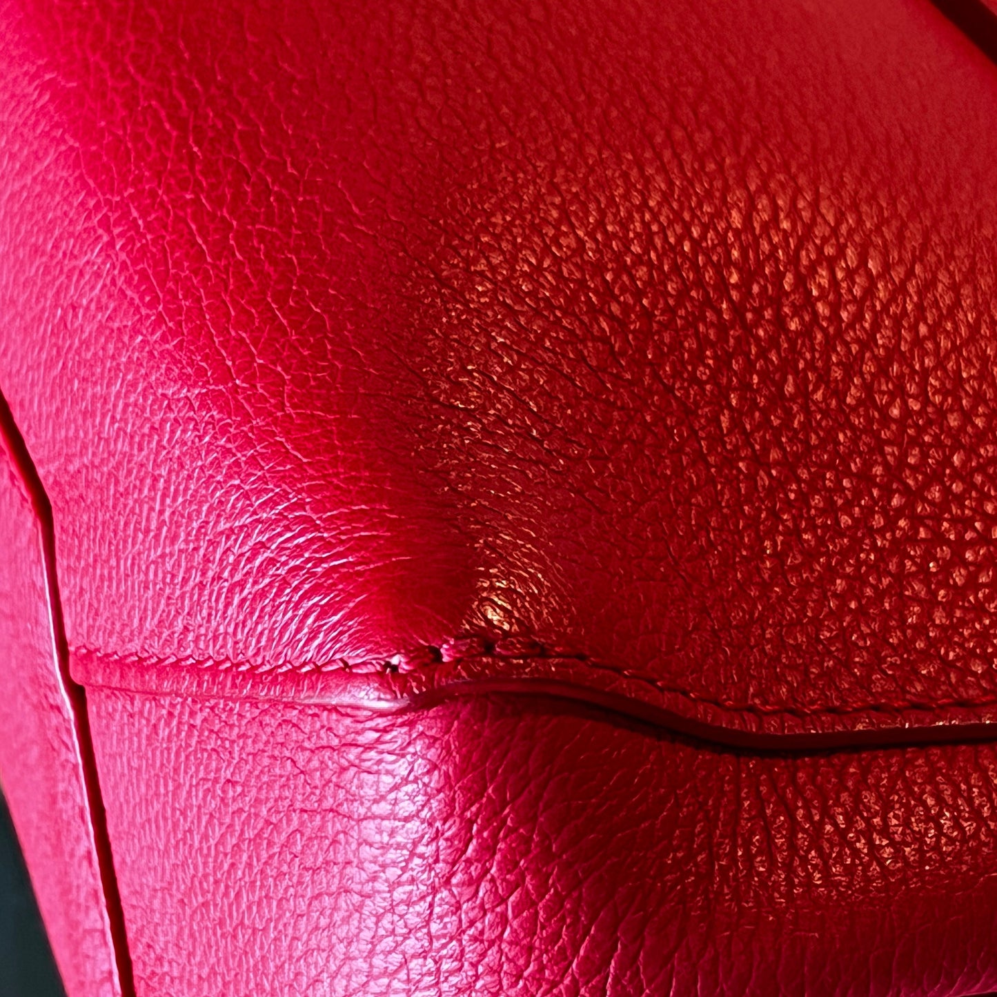 LOUIS VUITTON Lockme II BB Rubis Pebbled Leather Shoulder Bag