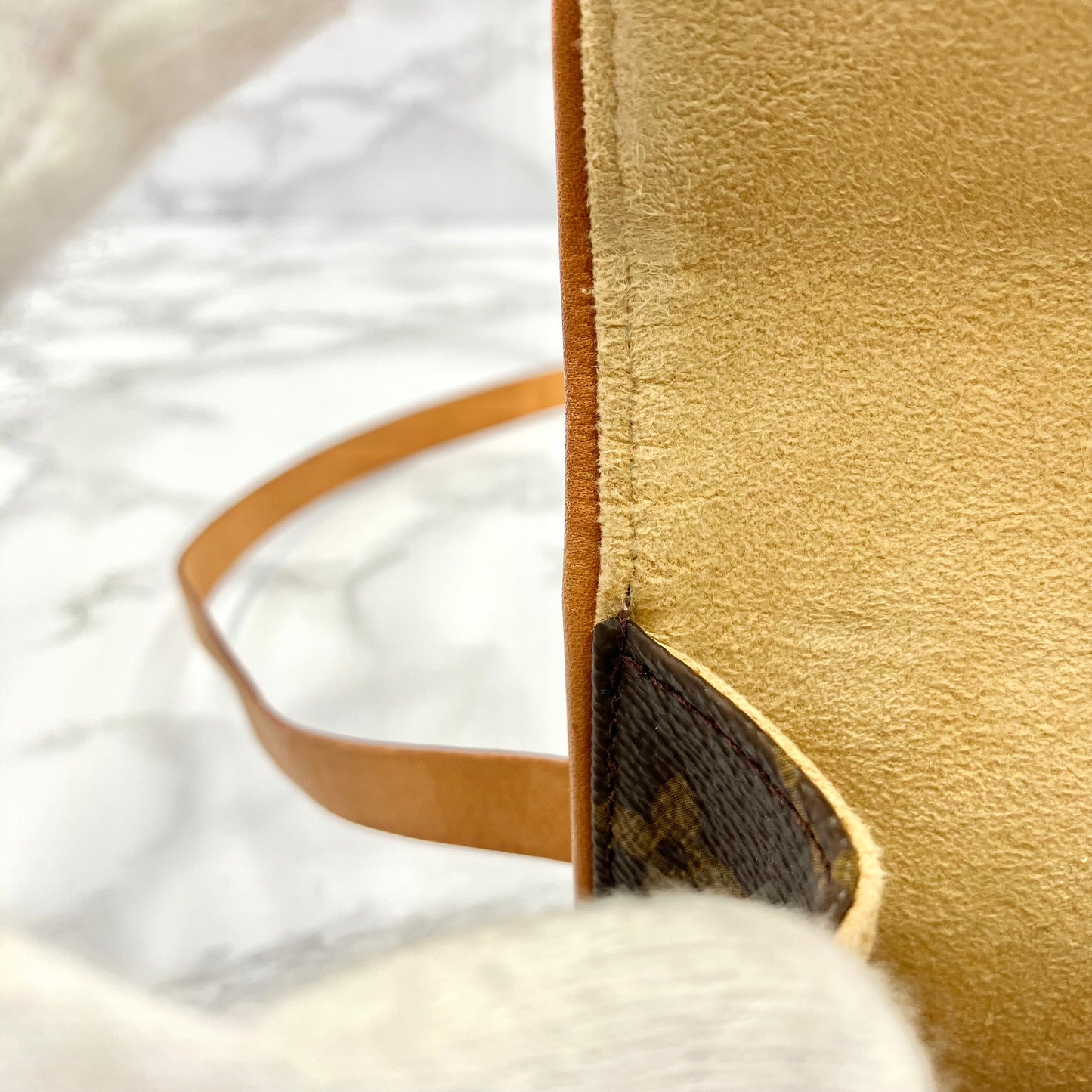 LOUIS VUITTON Monogram florentine