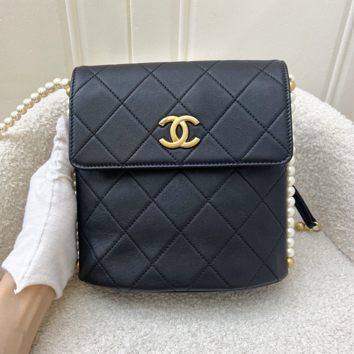 GLM-Pearl Chain North-South Flap Bag in Black Calfskin and AGHW (Model: AS2503)