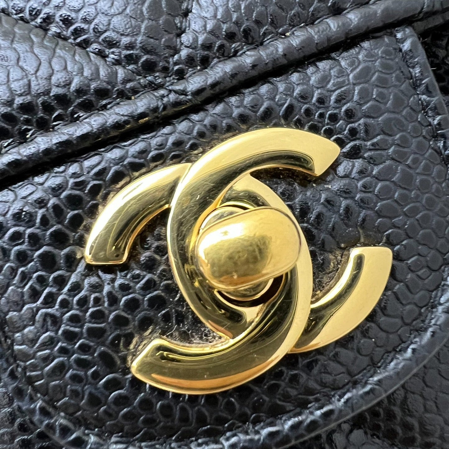 GLM-Small Classic Flap CF in Black Caviar and GHW (Model: A01113)