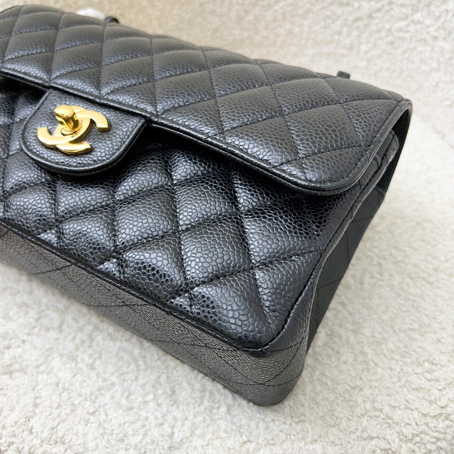 GLM-Small Classic Flap CF in Black Caviar and GHW (Model: A01113)
