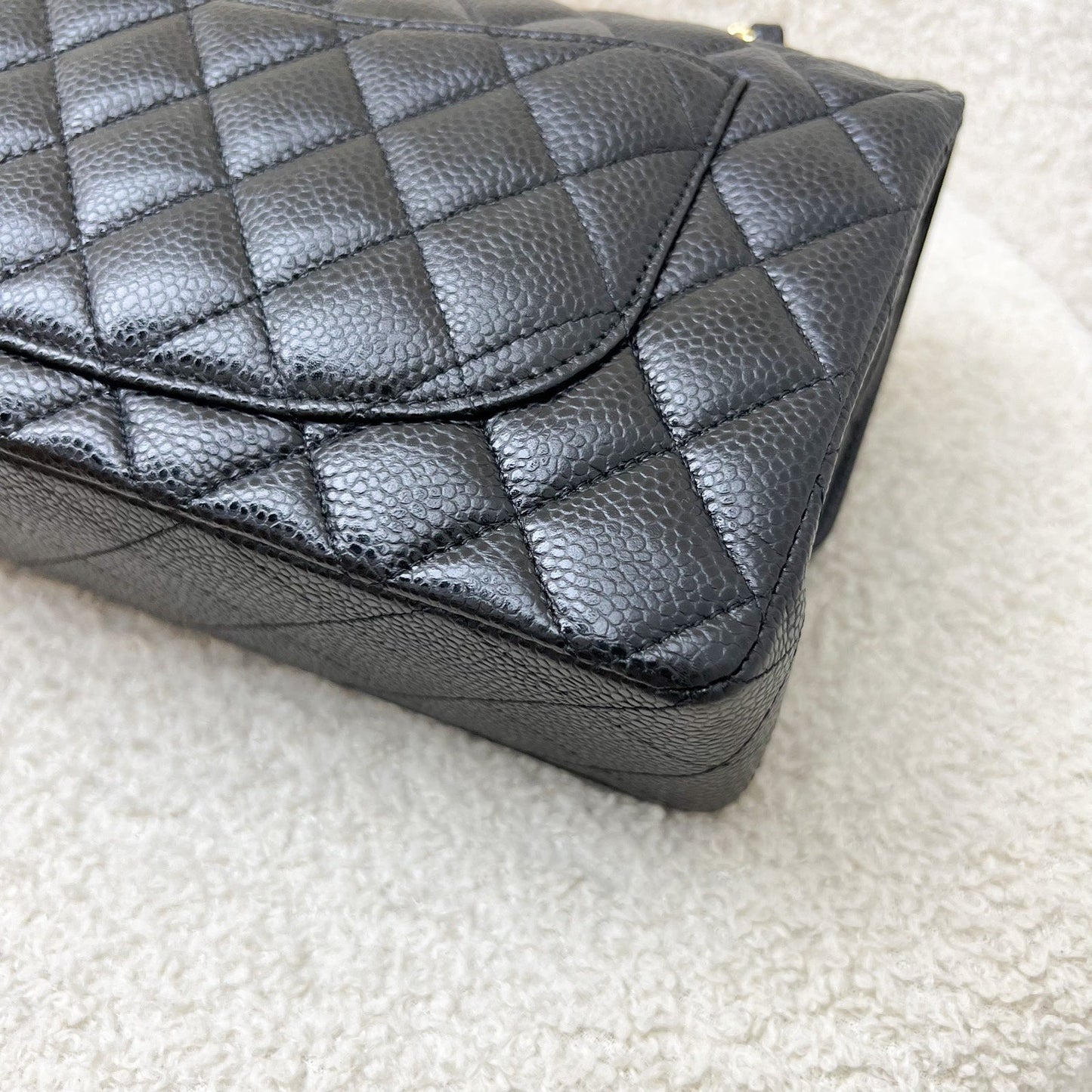 GLM-Small Classic Flap CF in Black Caviar and GHW (Model: A01113)