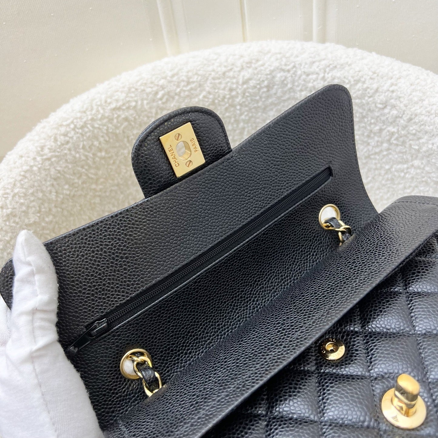 GLM-Small Classic Flap CF in Black Caviar and GHW (Model: A01113)