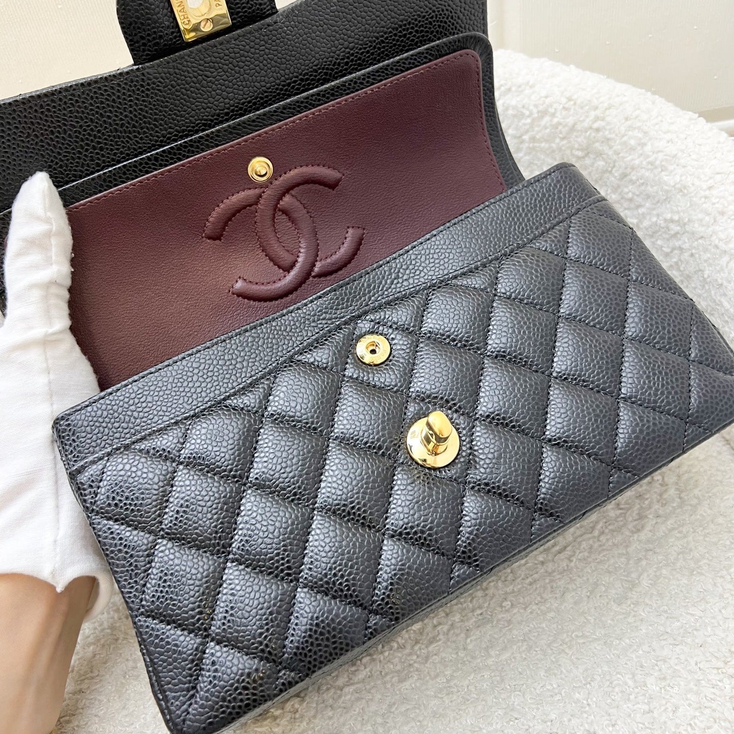 GLM-Small Classic Flap CF in Black Caviar and GHW (Model: A01113)