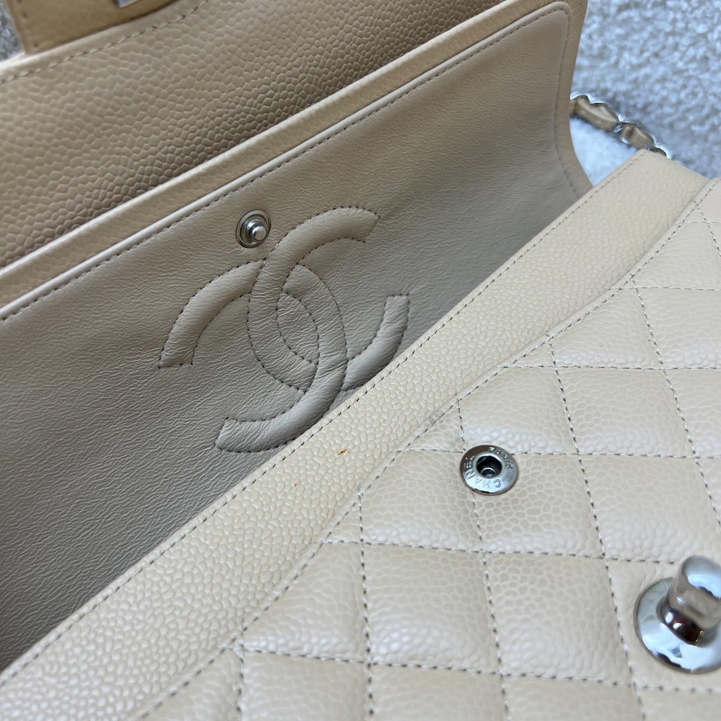 GLM-Medium Classic Flap CF in Beige Caviar and SHW