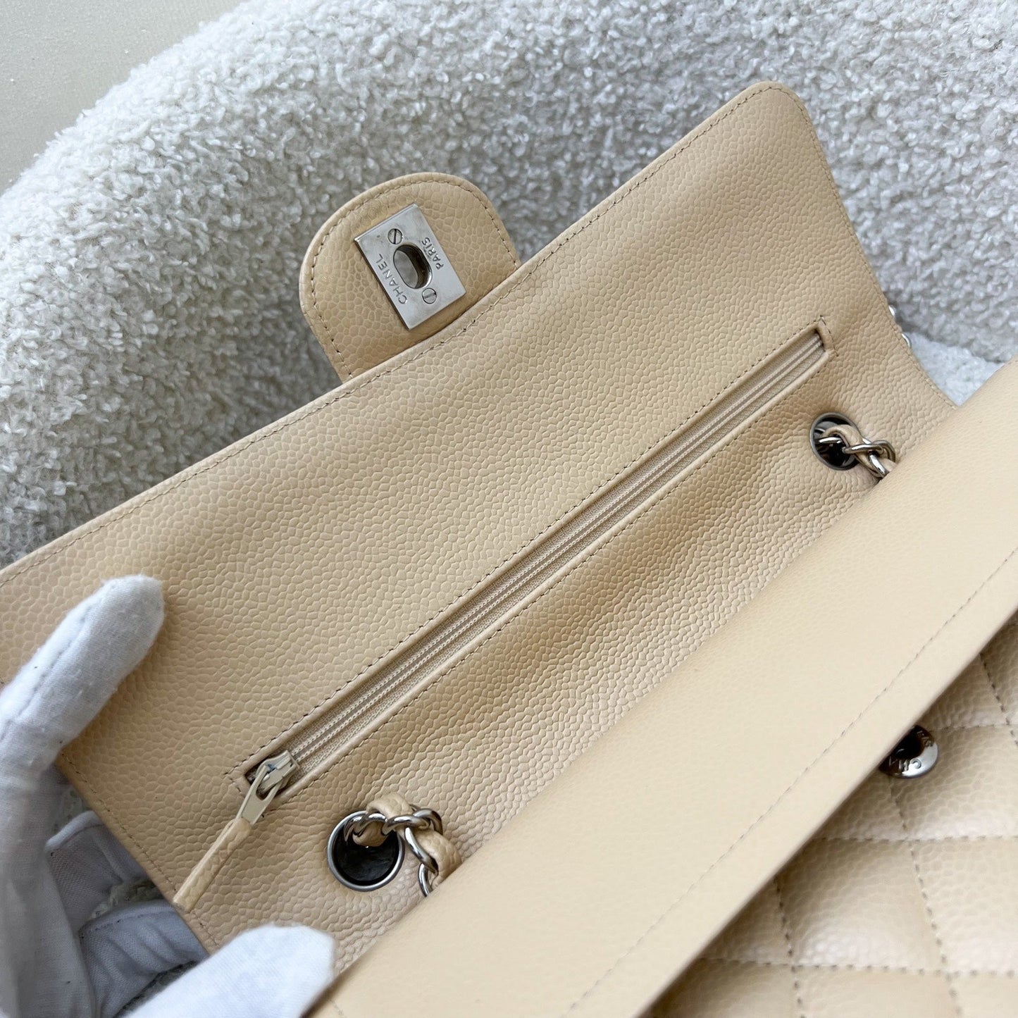 GLM-Medium Classic Flap CF in Beige Caviar and SHW