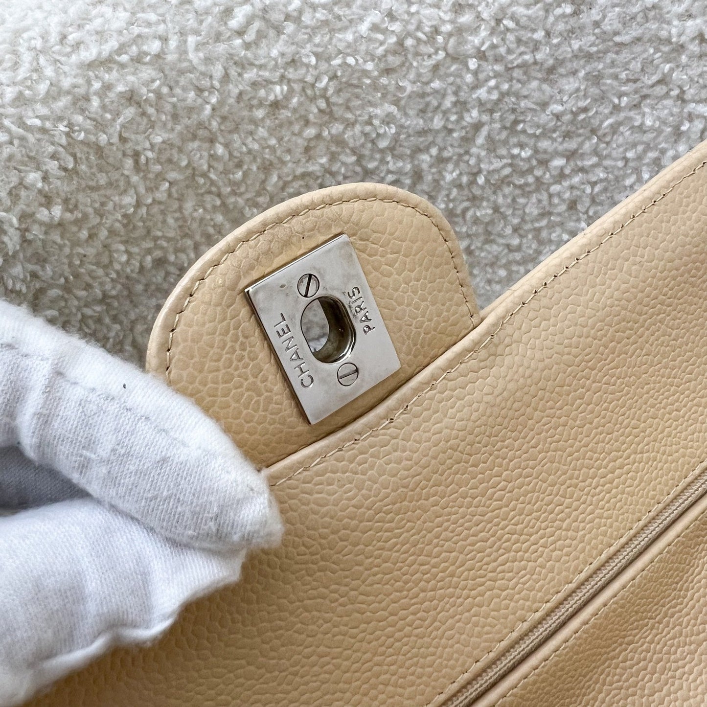 GLM-Medium Classic Flap CF in Beige Caviar and SHW