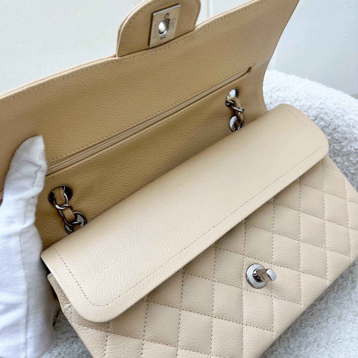 GLM-Medium Classic Flap CF in Beige Caviar and SHW
