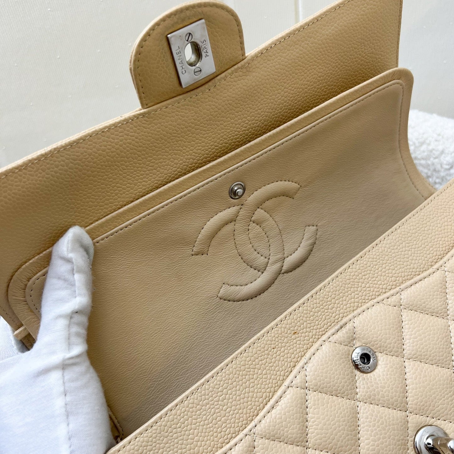 GLM-Medium Classic Flap CF in Beige Caviar and SHW
