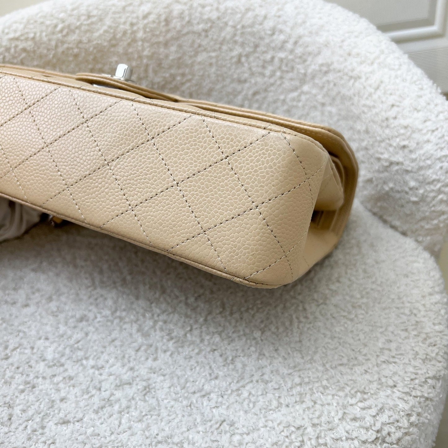 GLM-Medium Classic Flap CF in Beige Caviar and SHW
