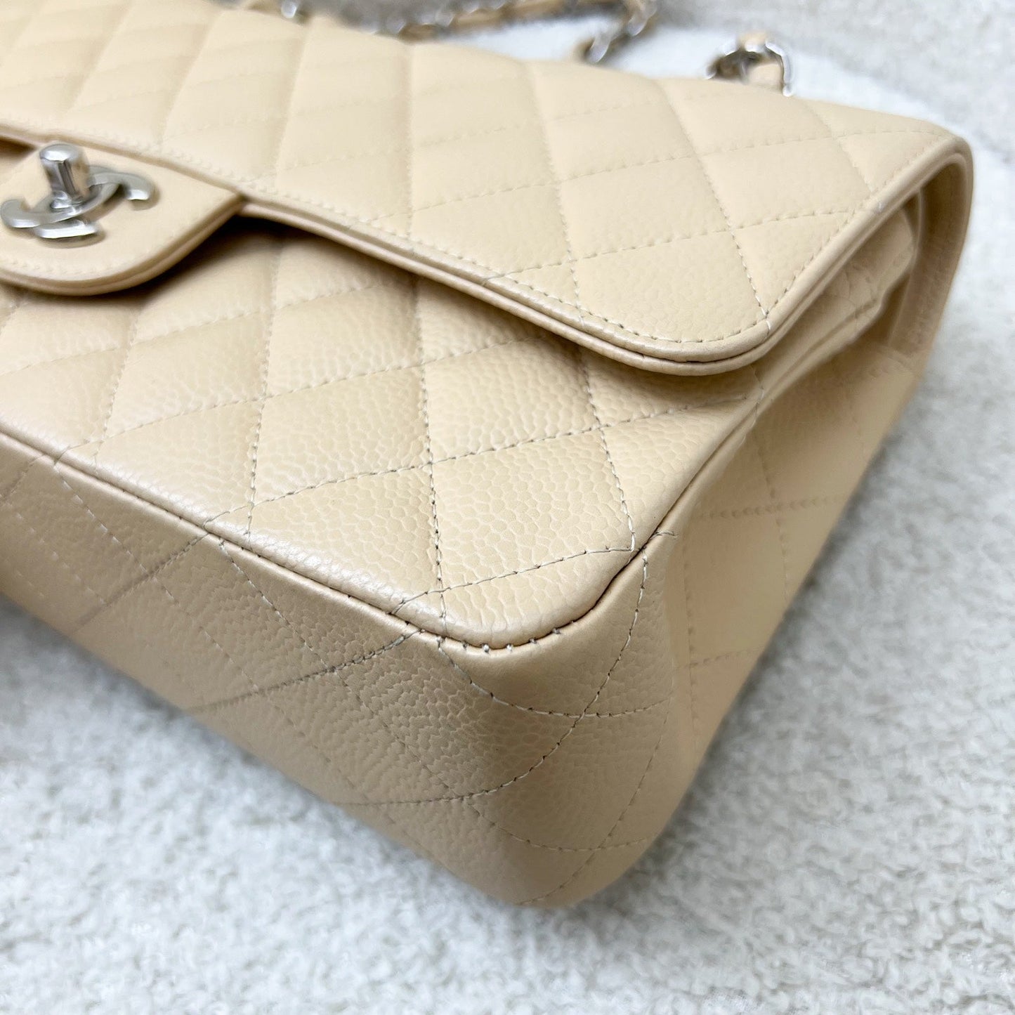 GLM-Medium Classic Flap CF in Beige Caviar and SHW