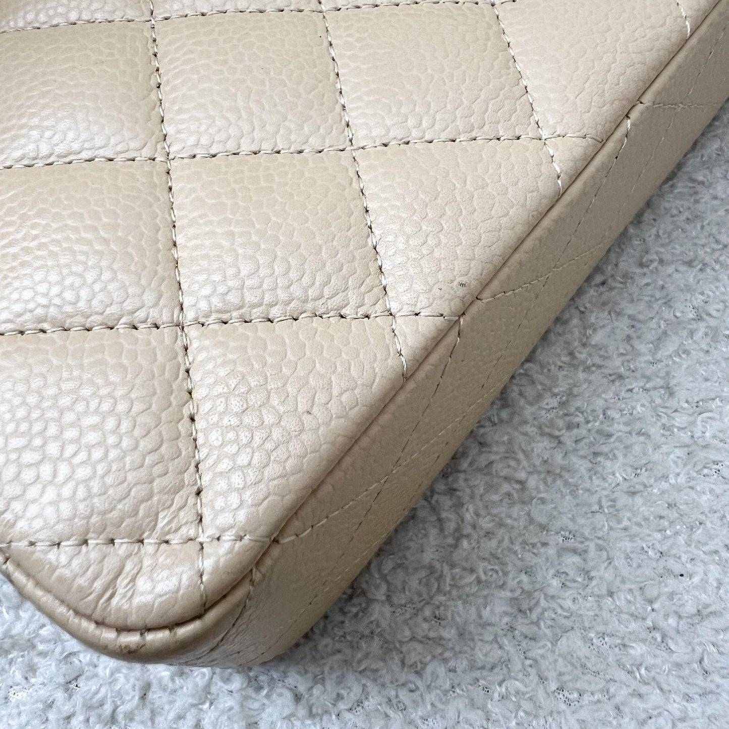 GLM-Medium Classic Flap CF in Beige Caviar and SHW