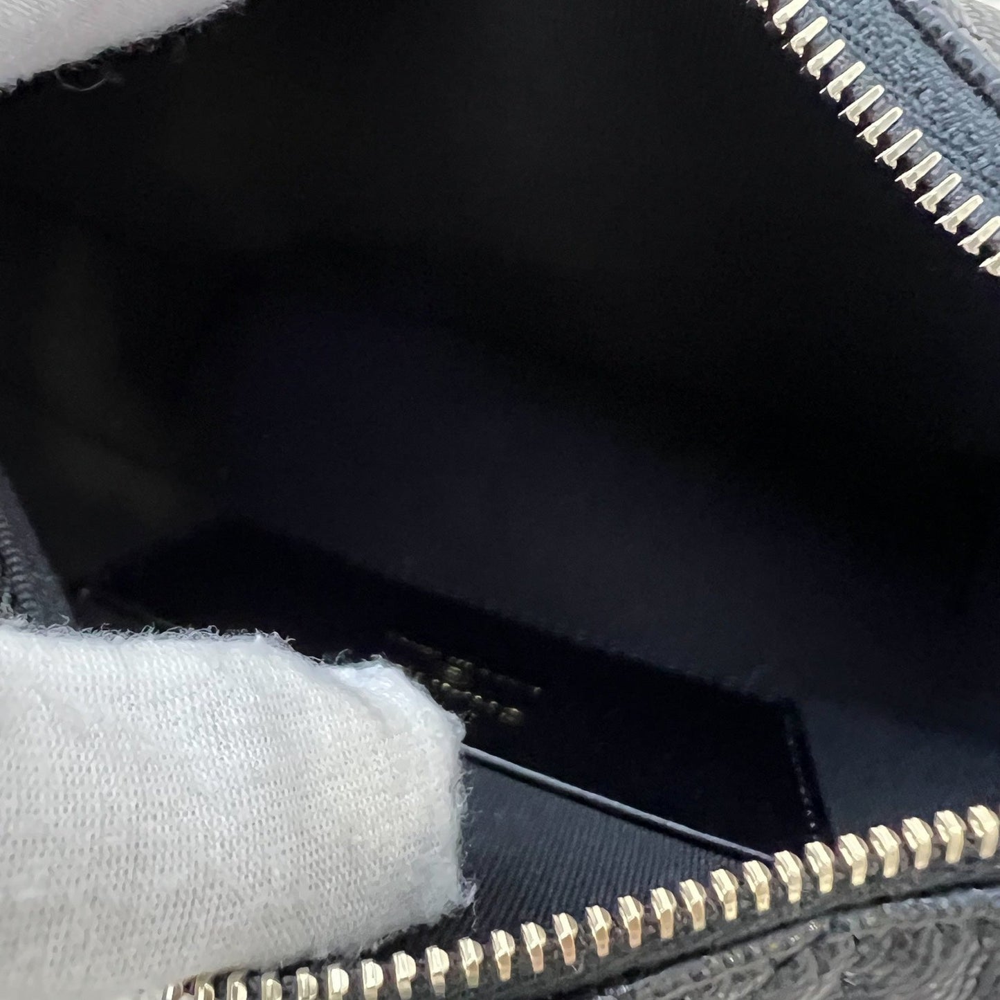 GLM-25A Quilted Hobo Clutch on Chain in Black Caviar and LGHW