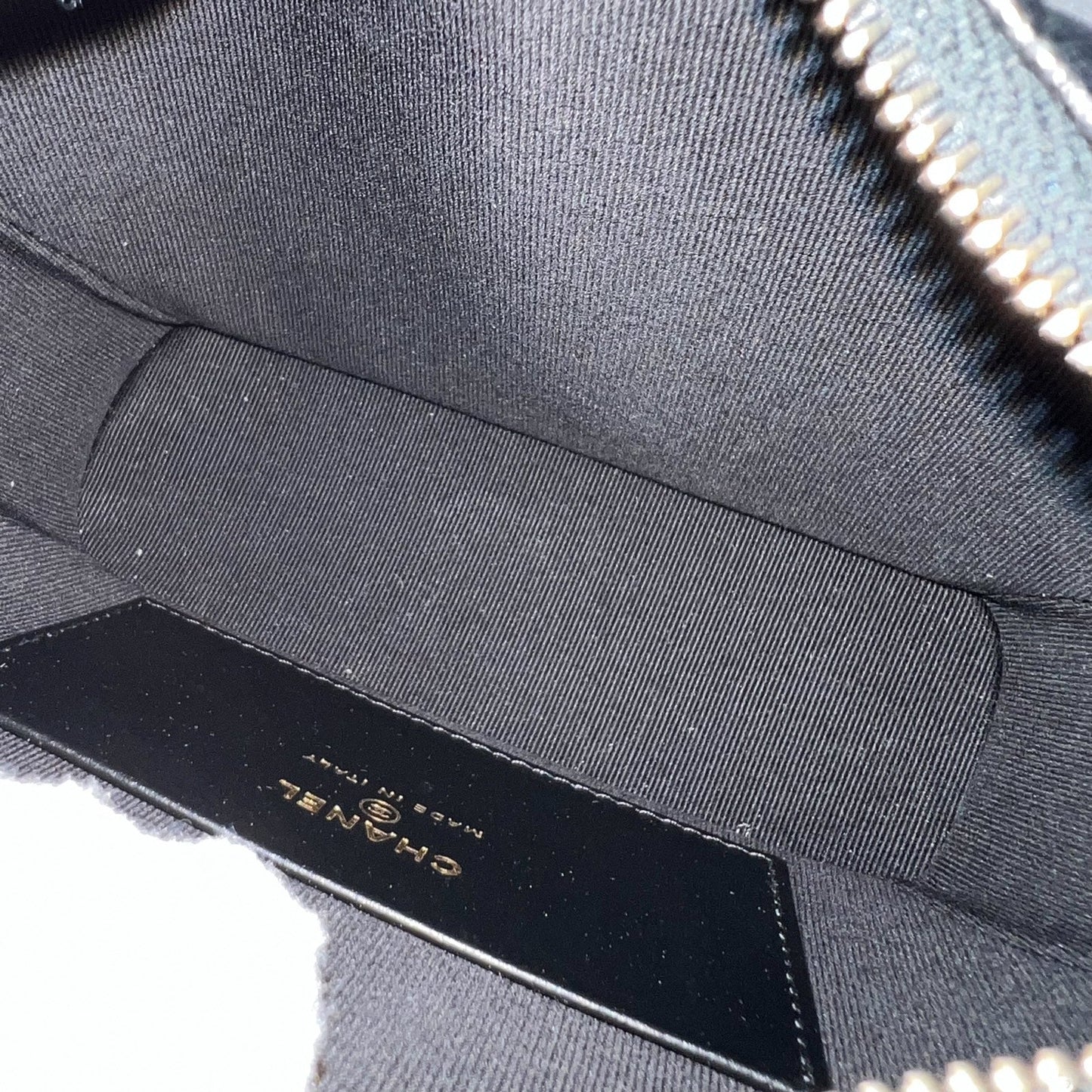 GLM-25A Quilted Hobo Clutch on Chain in Black Caviar and LGHW