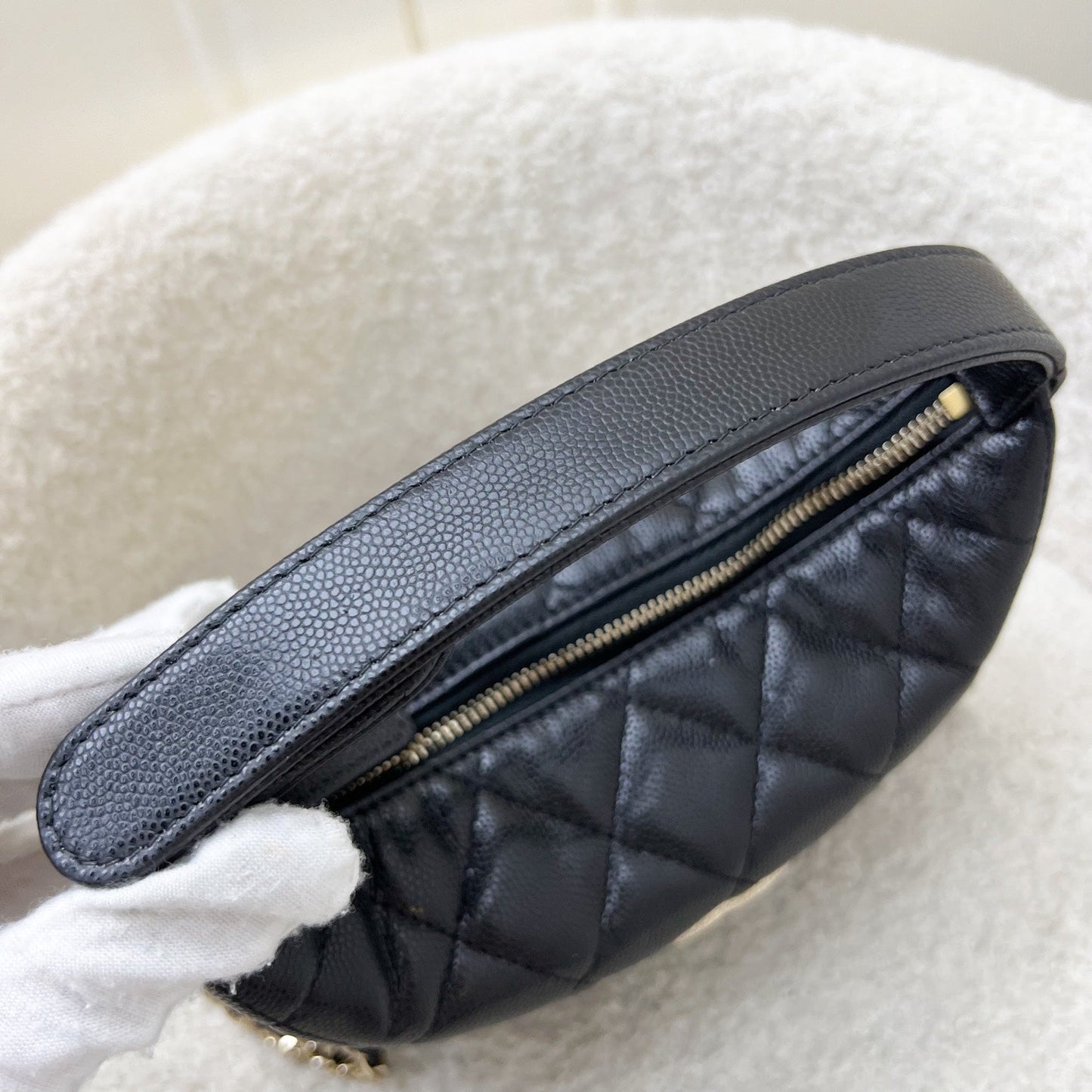 GLM-25A Quilted Hobo Clutch on Chain in Black Caviar and LGHW