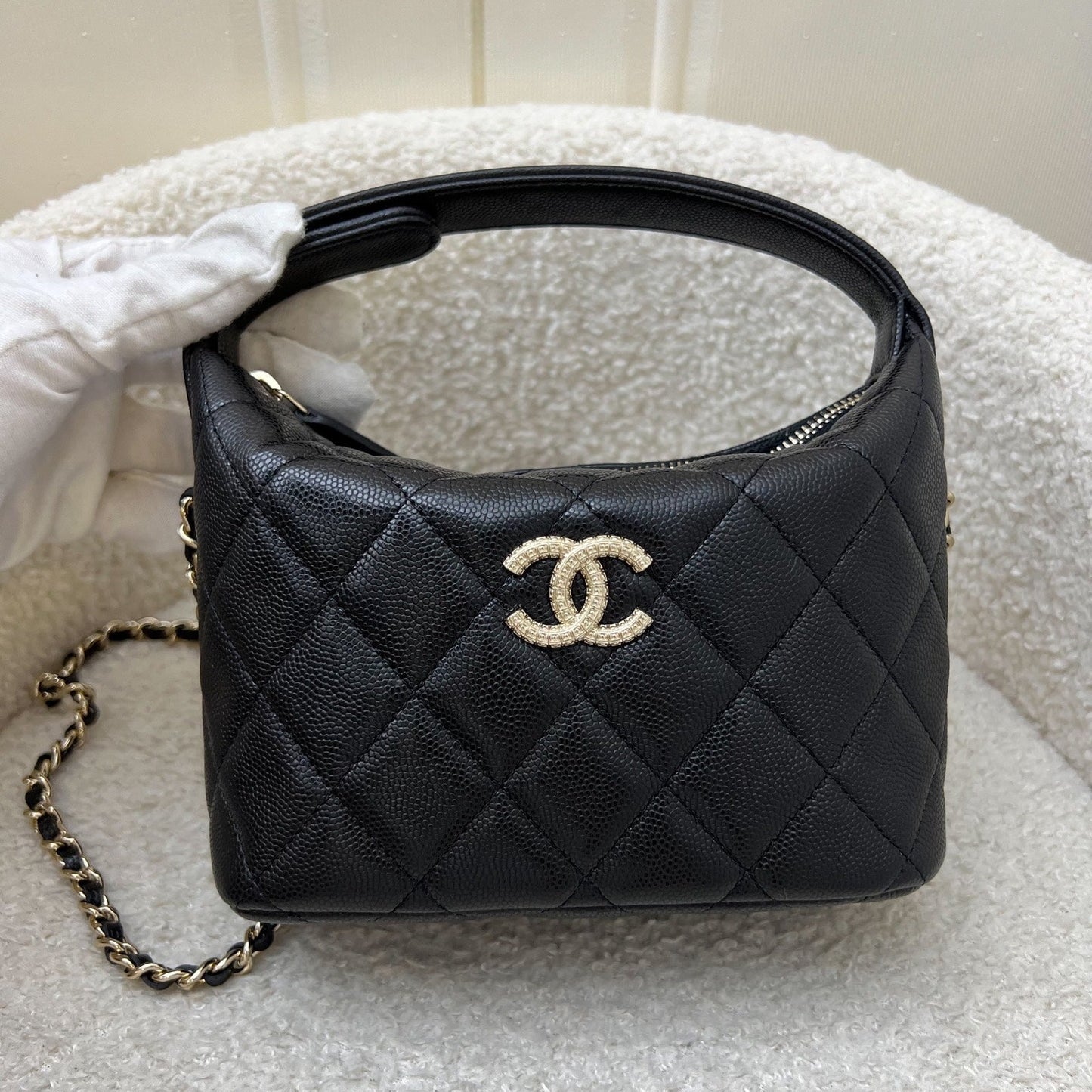 GLM-25A Quilted Hobo Clutch on Chain in Black Caviar and LGHW
