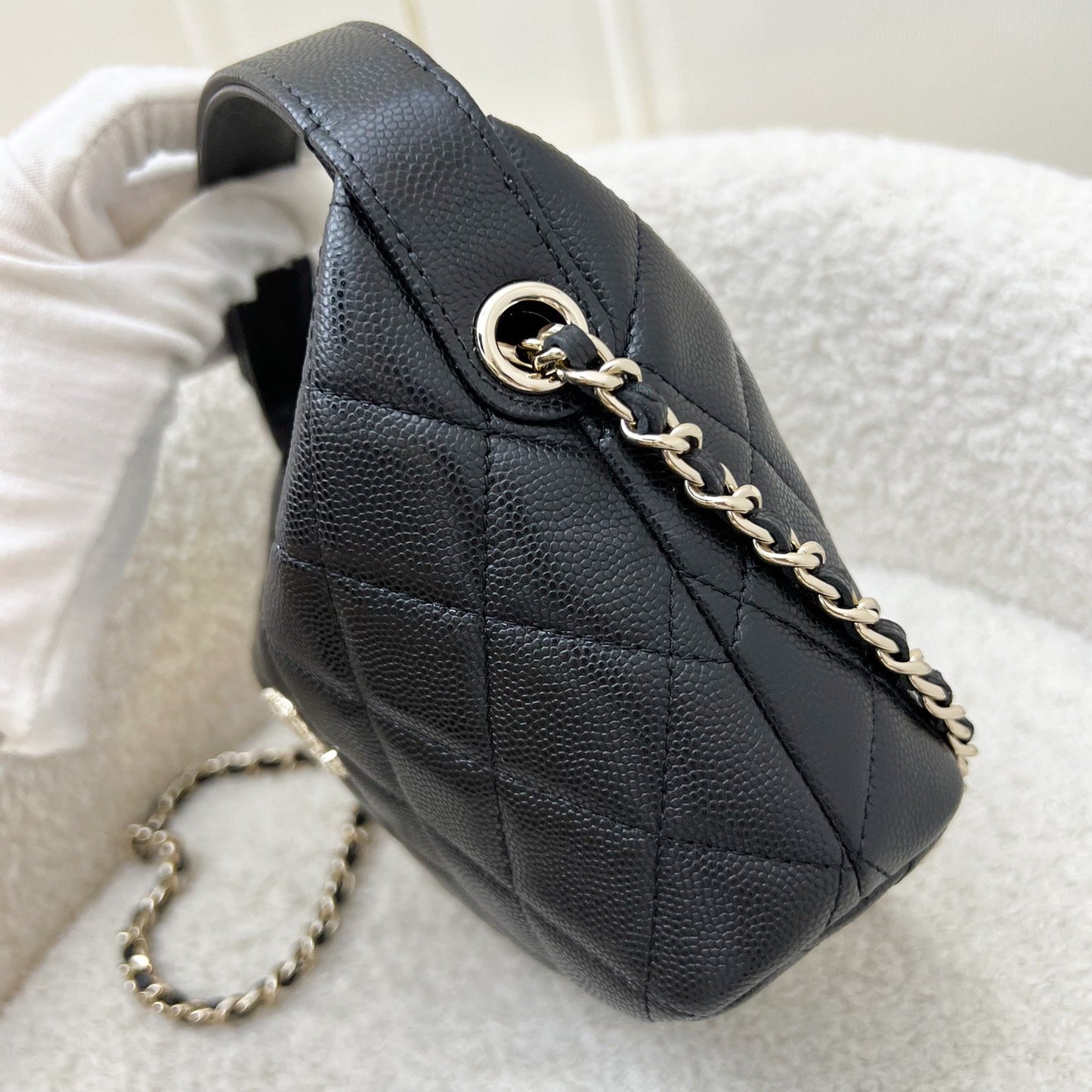GLM-25A Quilted Hobo Clutch on Chain in Black Caviar and LGHW