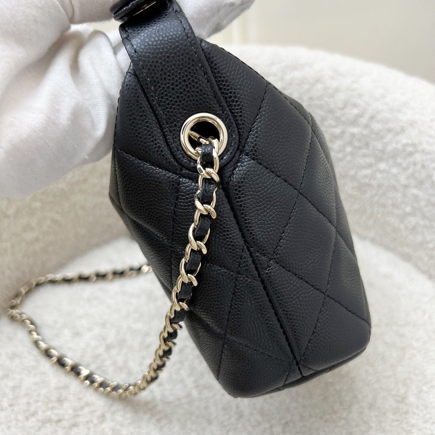 GLM-25A Quilted Hobo Clutch on Chain in Black Caviar and LGHW